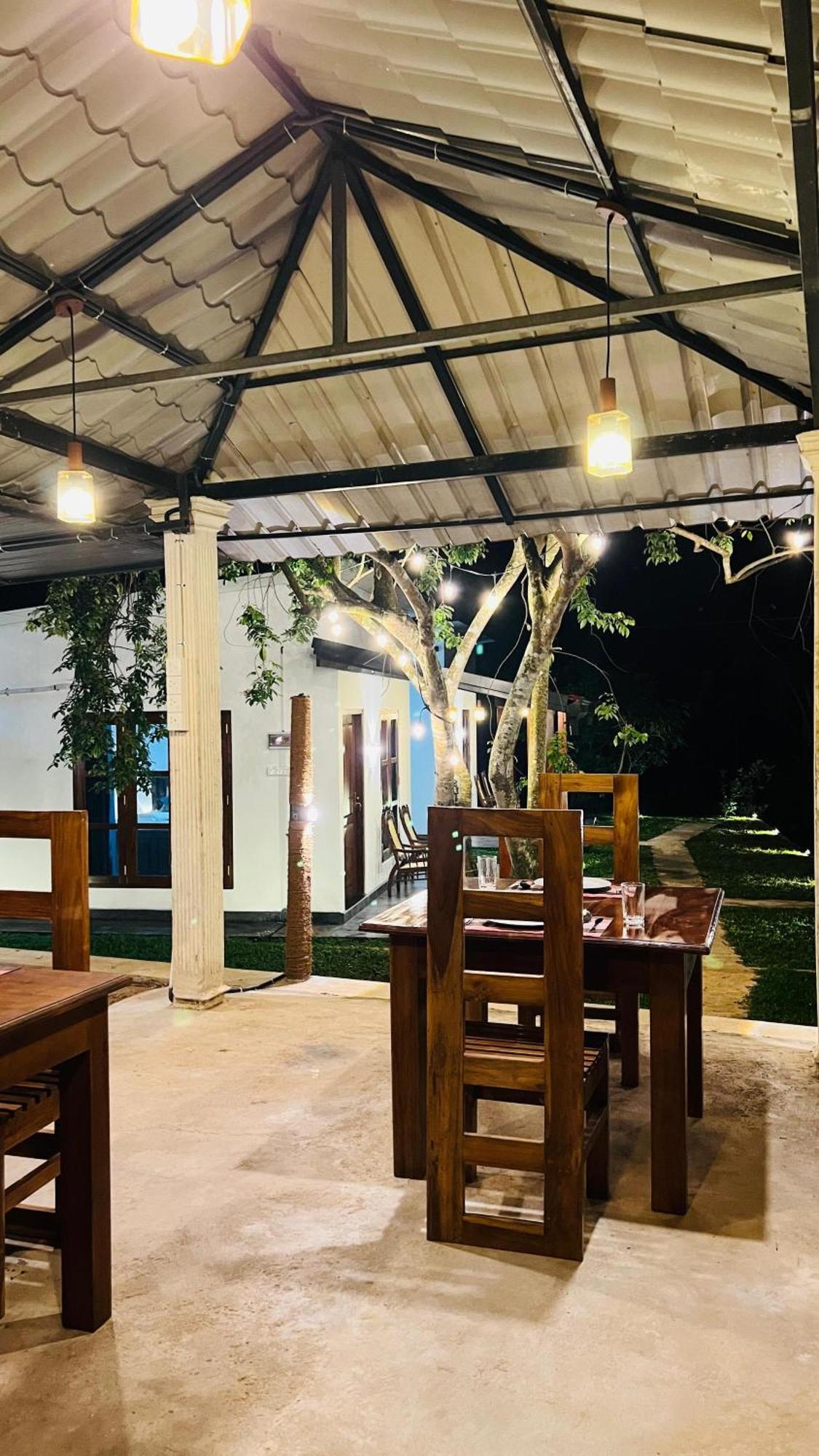 Udawalawa Safari Resort Udawalawe Buitenkant foto