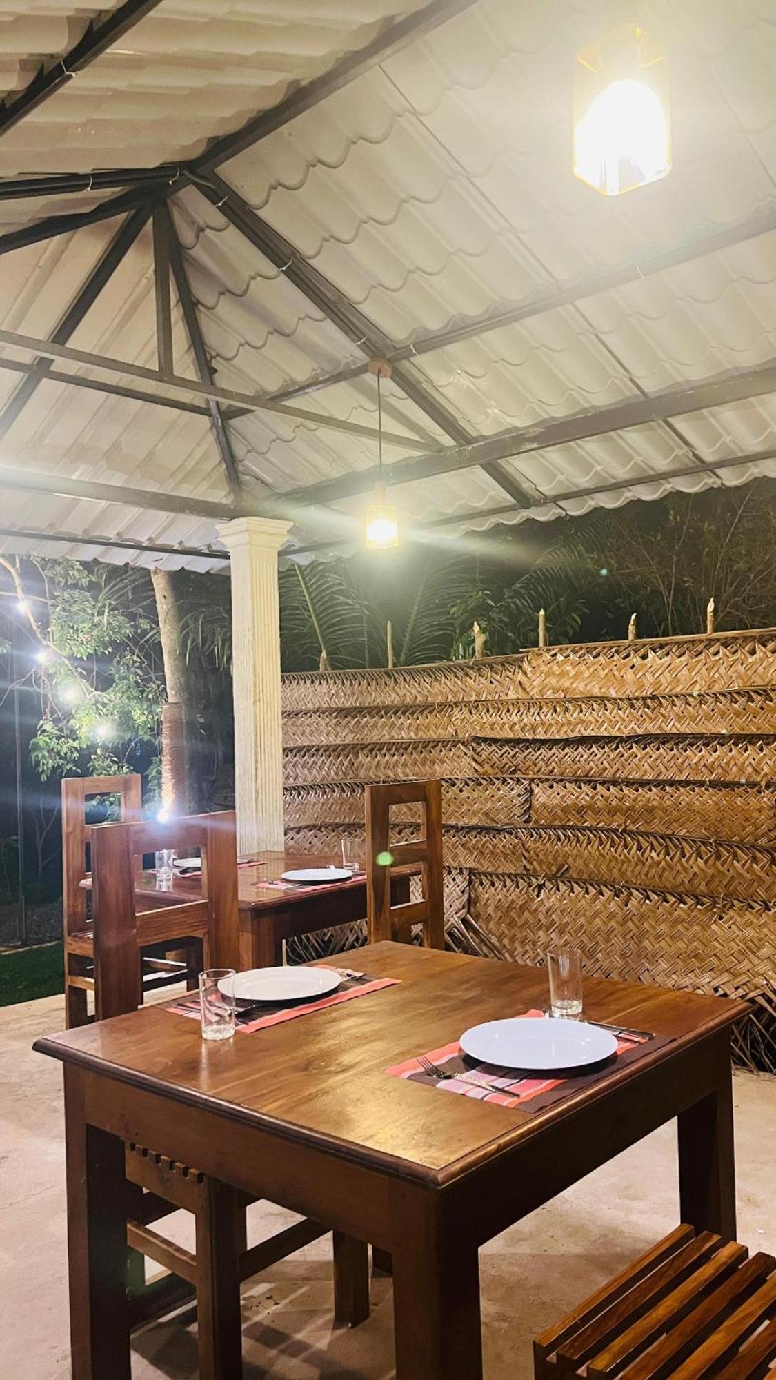 Udawalawa Safari Resort Udawalawe Buitenkant foto